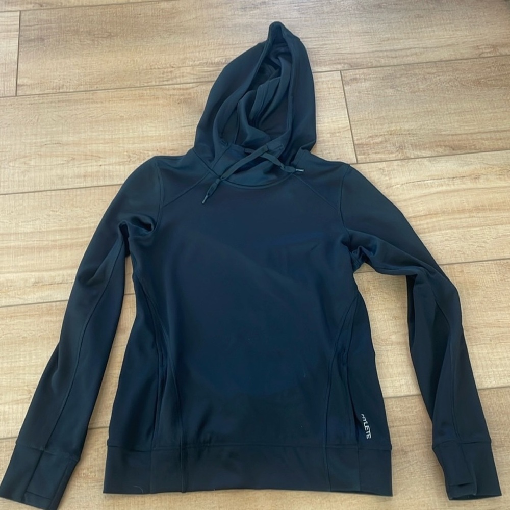 HYLETE: hoodie
medium long sleeve s
Side pockets
designed in California - Picture 7 of 16